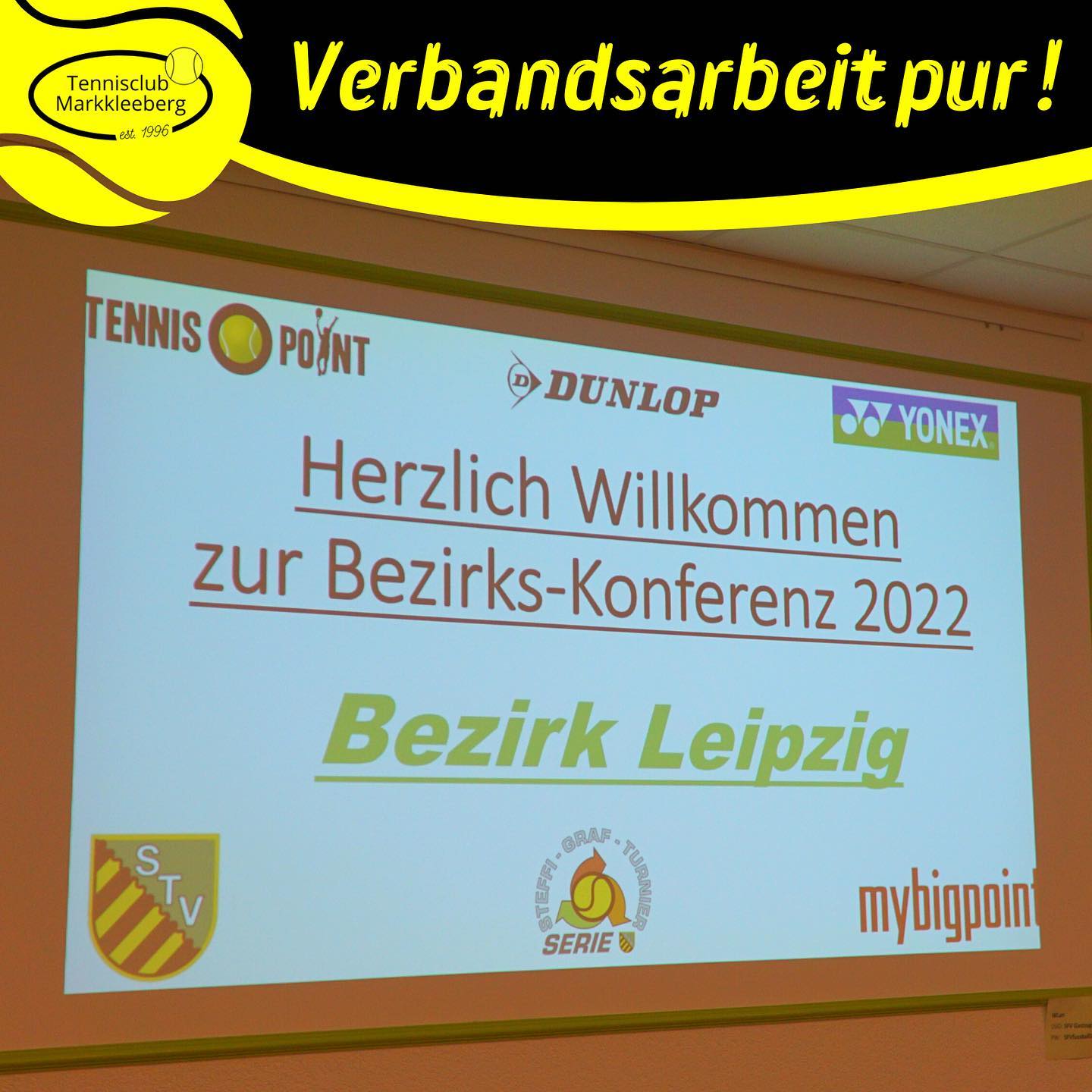 Der Sächsische Tennisverband lud am Freitagabend zur Bezirkskonferenz Leipzig, und auch wir waren vor Ort. In gemütlicher Runde informierten STV-Vizepräsident Frank Liebich und Peter Janosi von der STV-Geschäftsstelle über Erfolge und Defizite des vergangenen Jahres und gaben Ausblicke auf die bevorstehenden beiden Saisons. Gemeinsam mit unseren Freunden vom @atv1845 diskutierten wir am Buffet noch lange weiter – und blicken voller Vorfreude auf den kommenden Winter! #stv #tennis #gemeinsamtennis #sogehtsächsisch #sogehtsaechsisch #sport #verband #konferenz #markkleeberg #tcmarkkleeberg #leipzig #leipzigtennis #tennisleipzig #sachsentennis