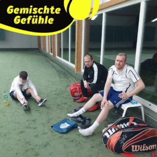 Der jeweiligen Niederlagen am 18. März lösten bei zwei unserer Mannschaften ganz unterschiedliche Emotionen aus. Während die Damen50 im letzten Spiel gegen die hochfavorisierten Spielerinnen vom TC RC Sport die erste Saisonniederlage kassierten und sich dennoch über eine grandiose Spielzeit freuten, die sie als Vize-Bezirksmeister abschlossen, erlitten die aktiven Herren einen herben Tiefschlag: Im direkten Duell um den Klassenerhalt musste man sich der verbandsligaverstärkten Mannschaft des ATV geschlagen geben und startet im nächsten Winter die Mission Wiederaufstieg in der 2. Kreisklasse. Den Jungs vom ATV wünschen wir größtmögliche Erfolge in der bestehenden Staffel. Nur einem Sieg gegen Mitabsteiger Rosenthal standen letztlich fünf Niederlagen entgegen, darunter zwei Unentschieden mit schlechterem Ausgang nach kleinen Punkten. Auch in der kommenden Sommersaison wird für die Herren als Aufsteiger der Klassenerhalt das Primärziel darstellen, dann hoffentlich mit mehr Erfolg. #tennis #leipzigtennis #gemeinsamtennis #sogehtsaechsisch #sogehtsächsisch #team #punktspiel #niederlage #saisonende #lkpunkte #markkleeberg #leipzig #atvleipzig #tcrcsportleipzig #duell