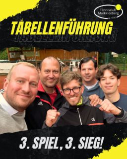 Was passiert hier denn bitte?? 🤩 Die Saison ist gerade 3 Wochen alt, aber unsere Herrenmannschaft ist bereits voll on fire 🔥 3 Siege aus den ersten 3 Spielen katapultierten unsere Jungs mit Schwung an die Tabellenspitze, und dabei wurde das Team immer besser: Den beiden 6:3-Siegen gegen @svgroitzsch_1861_tennis und @tennisclubcolditz folgte ein furioses 8:1 gegen @lindenau1848. Wir sind hochgespannt auf die restliche Saison 😎

Und noch eine persönliche Gratulation scheint angebracht: Unsere (noch) Nr. 2 Mathias erreichte mit seinen beiden Siegen vom Samstag erstmals eine Einstellige LK! 😍 Stark, wir sind stolz auf dich ✌🏻

PT

#tennis #markkleeberg #leipzig #sogehtsaechsisch #sogeehtsächsisch #punktspiel #tabellenführer #tabellenführung #sieg #team #saison #leipzigtennis #gemeinsamtennis